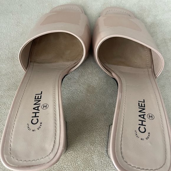 Chanel Mules | Chanel Cruise 2022 patent leather nude size 38 - Picture 15 of 16